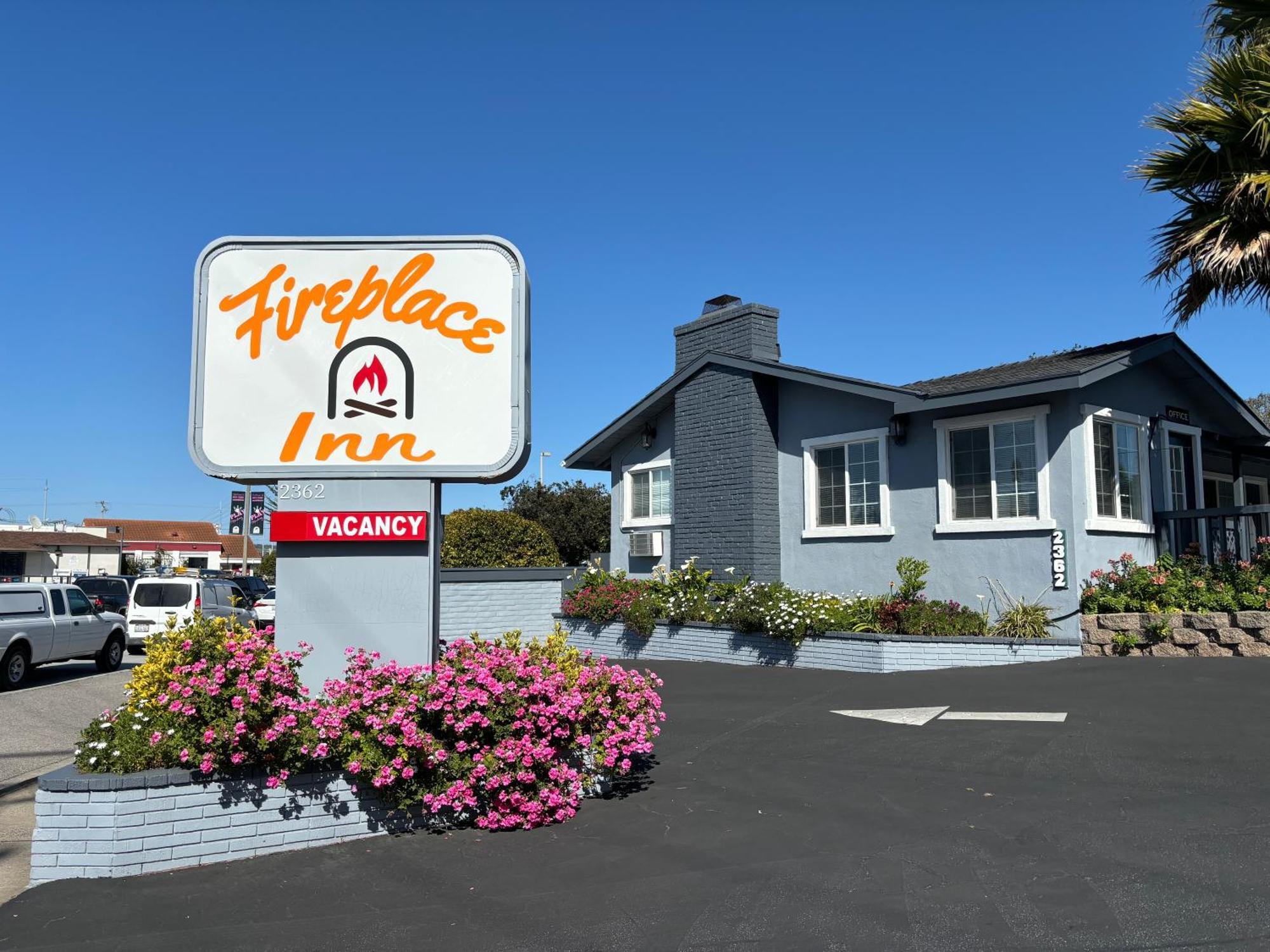 The Monterey Fireplace Inn Экстерьер фото